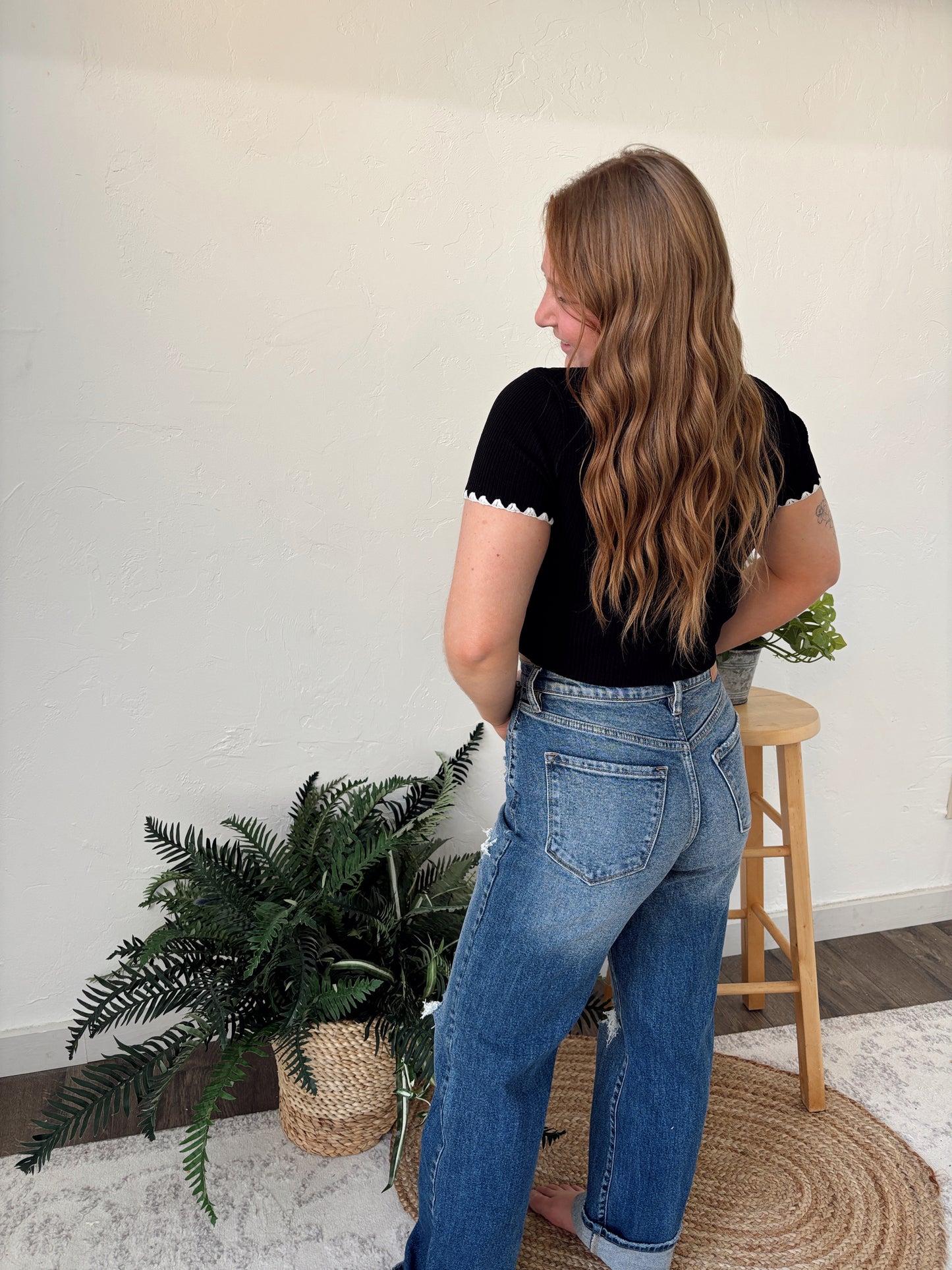 Scallop Trim Short Sleeve Crop Top