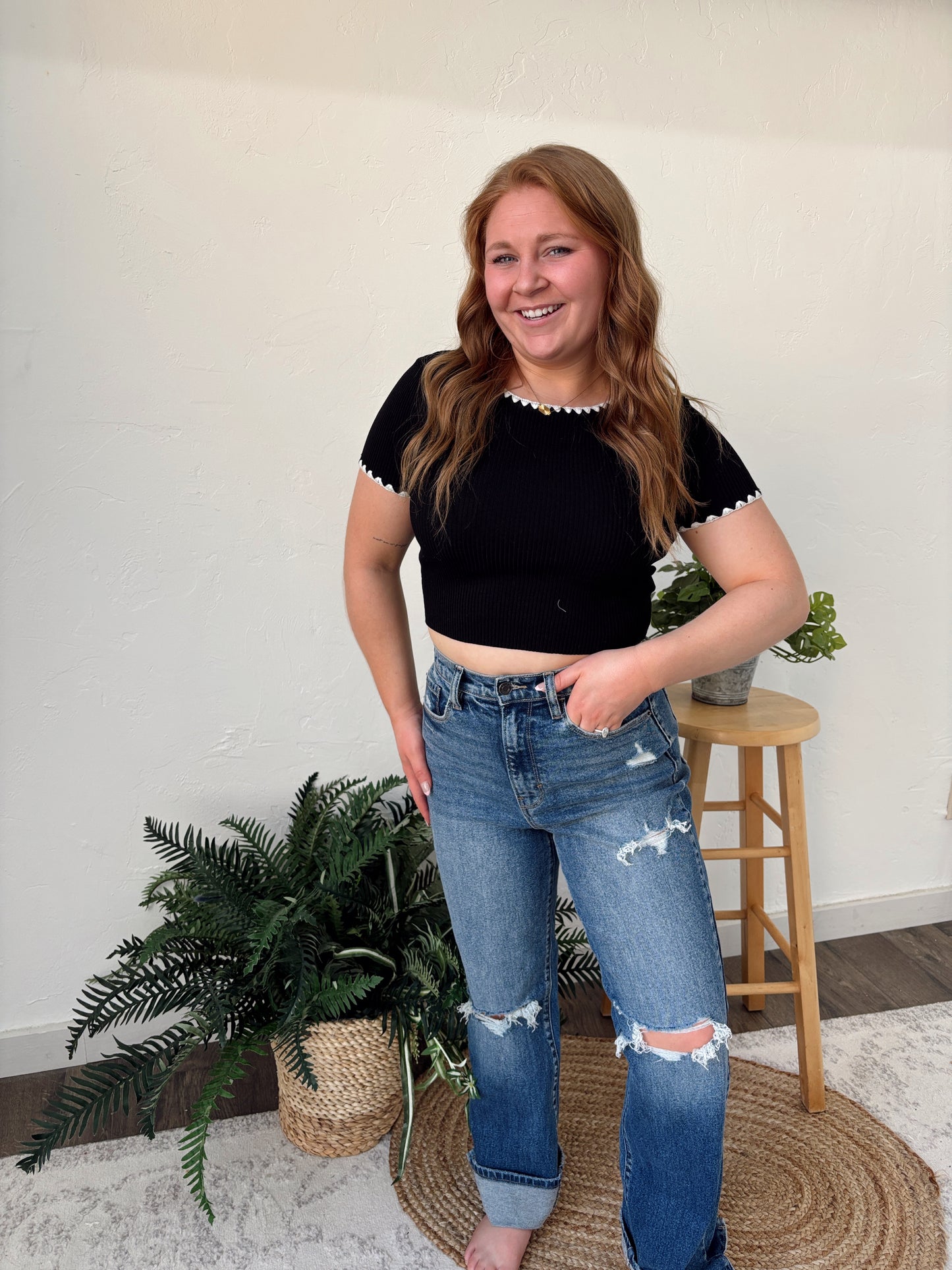 Scallop Trim Short Sleeve Crop Top