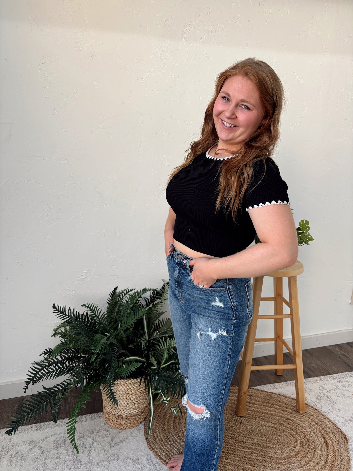 Scallop Trim Short Sleeve Crop Top