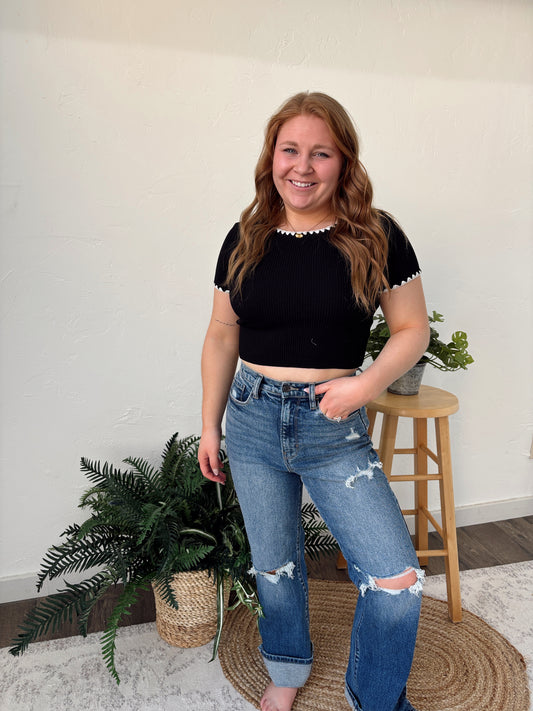 Scallop Trim Short Sleeve Crop Top